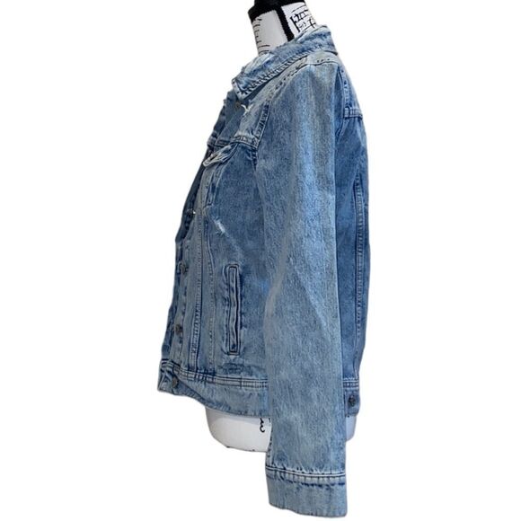 NWT Old Navy Distressed Truckers Jean Jacket Stonewashed Size Medium - Picture 4 of 9